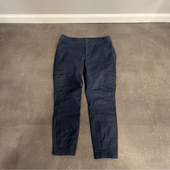 Athleta Blue Ankle Cropped Cargo Style Pants Size 10 - Picture 1 of 8